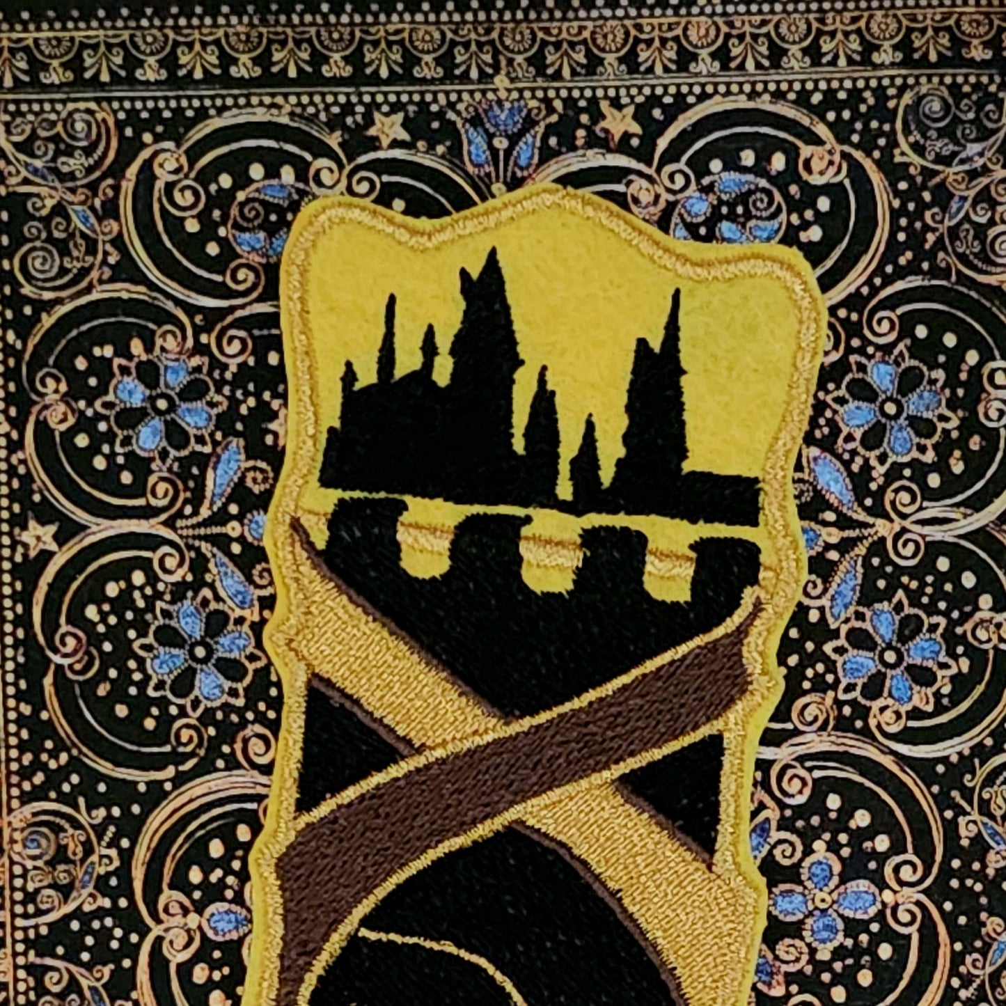 Marque-pages brodé « Poufsouffle »