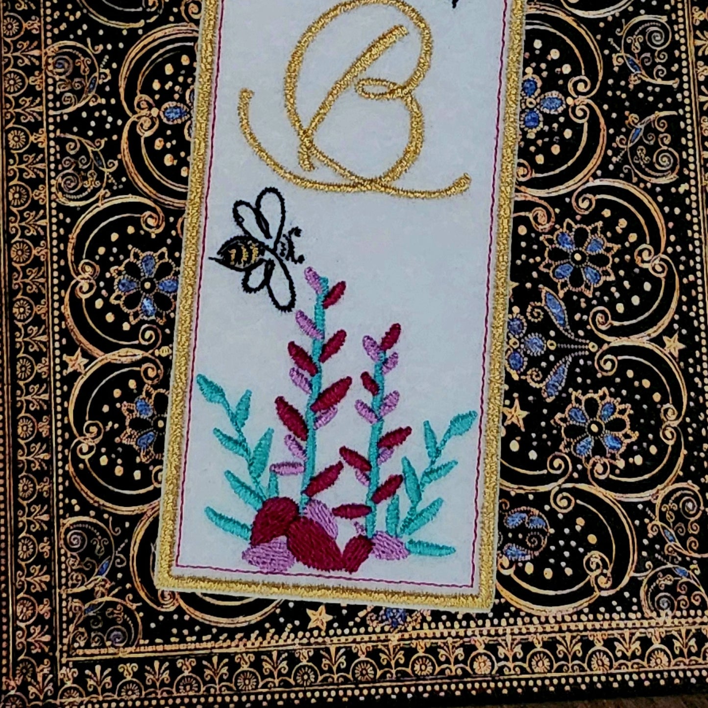 Marque-pages brodé « Bridgerton »