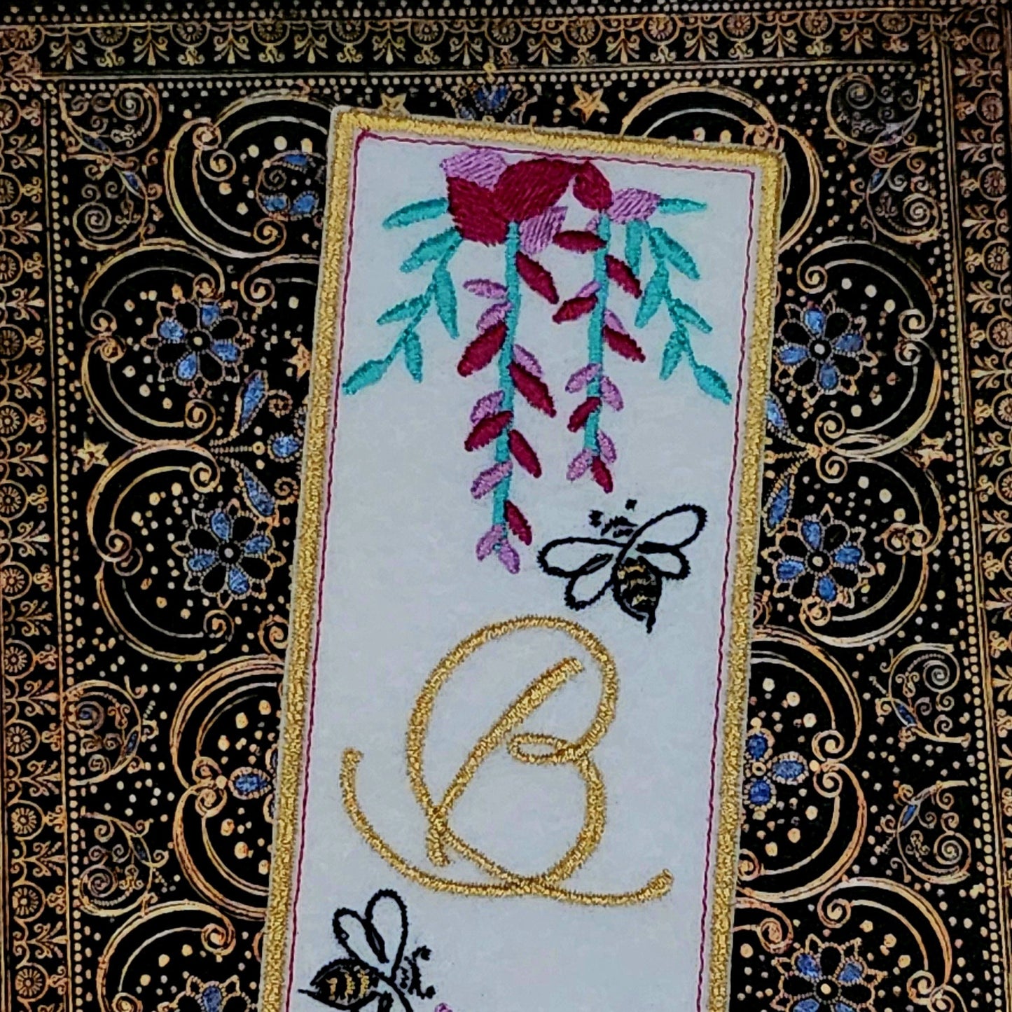 Marque-pages brodé « Bridgerton »