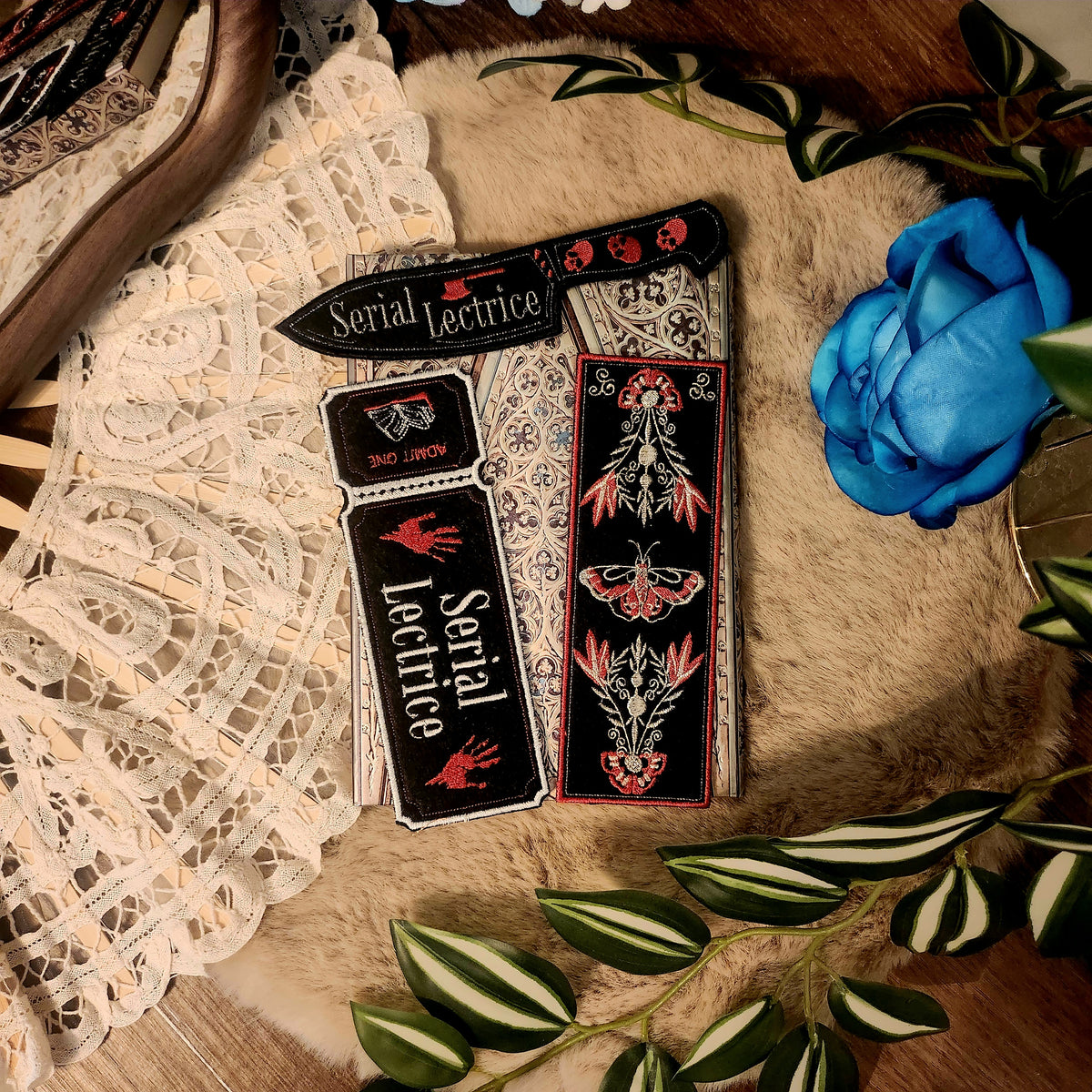Marque-pages brodé « Serial Lectrice Couteau »
