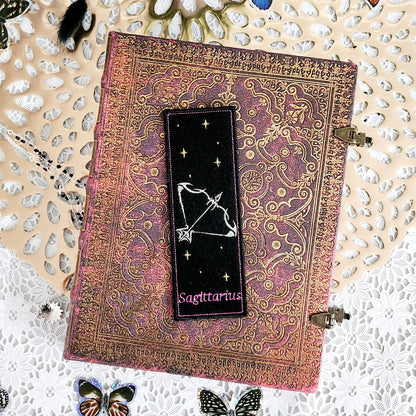 Marque-pages brodé « Sagittaire »