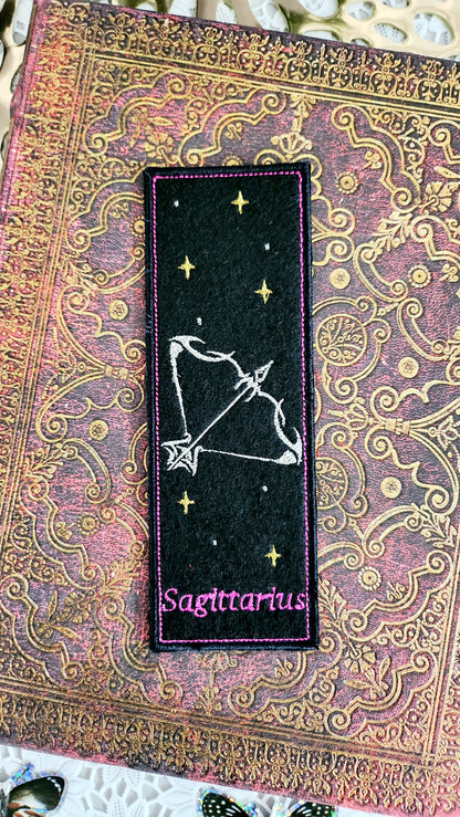 Marque-pages brodé « Sagittaire »