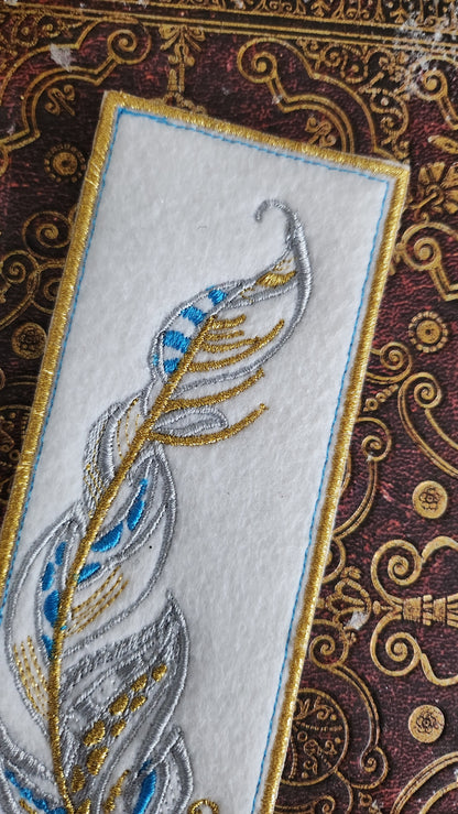 Marque-pages brodé « Plume »