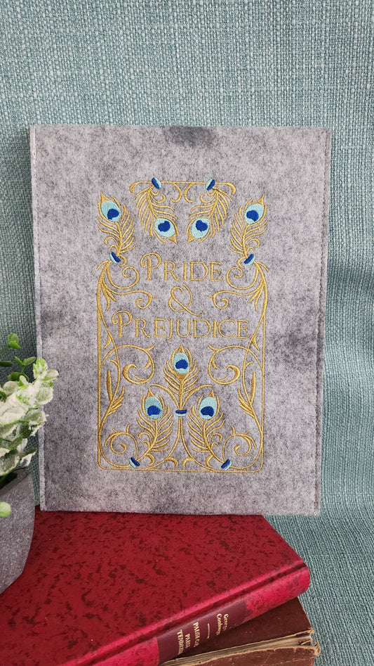 Housse brodée « Pride & Prejudice »
