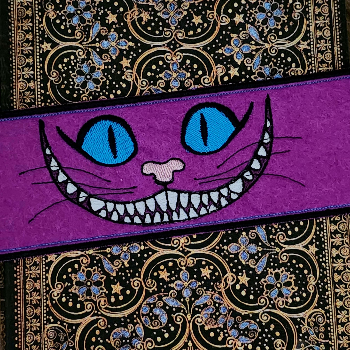 Marque-pages brodé « Alice »