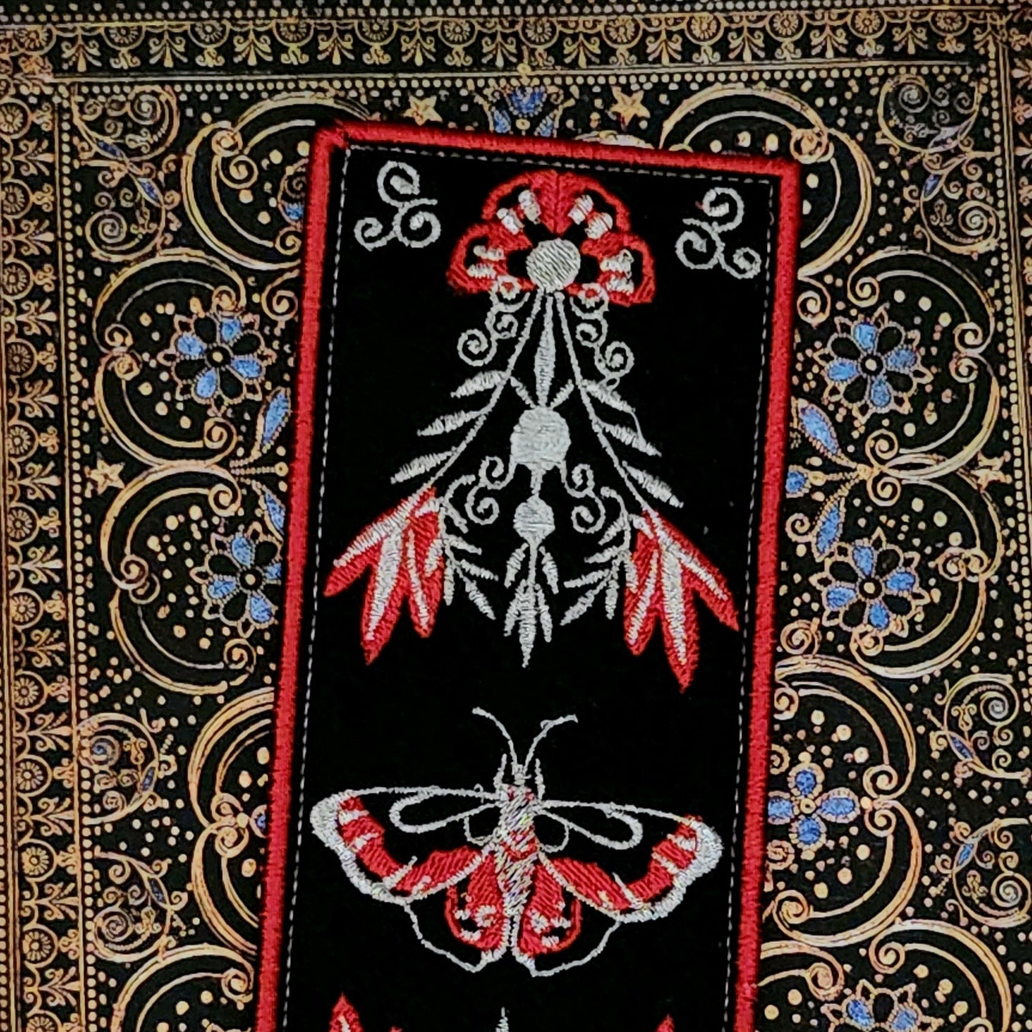 Marque-pages brodé « Red Papilio »