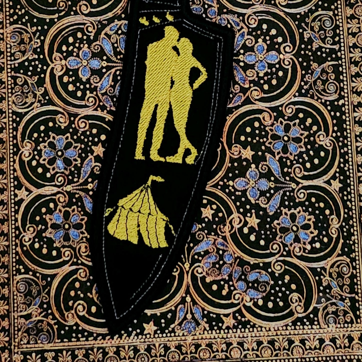Marque-pages brodé « Scythe & Sparrow »