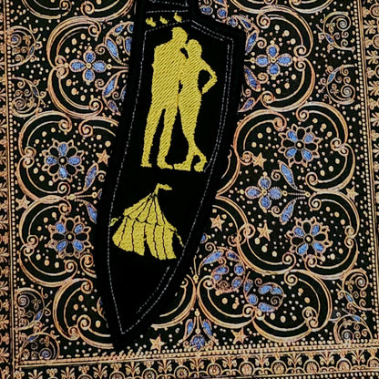 Marque-pages brodé « Scythe & Sparrow »