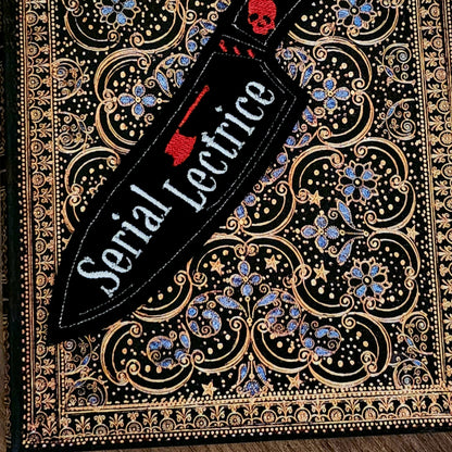 Marque-pages brodé « Serial Lectrice Couteau »