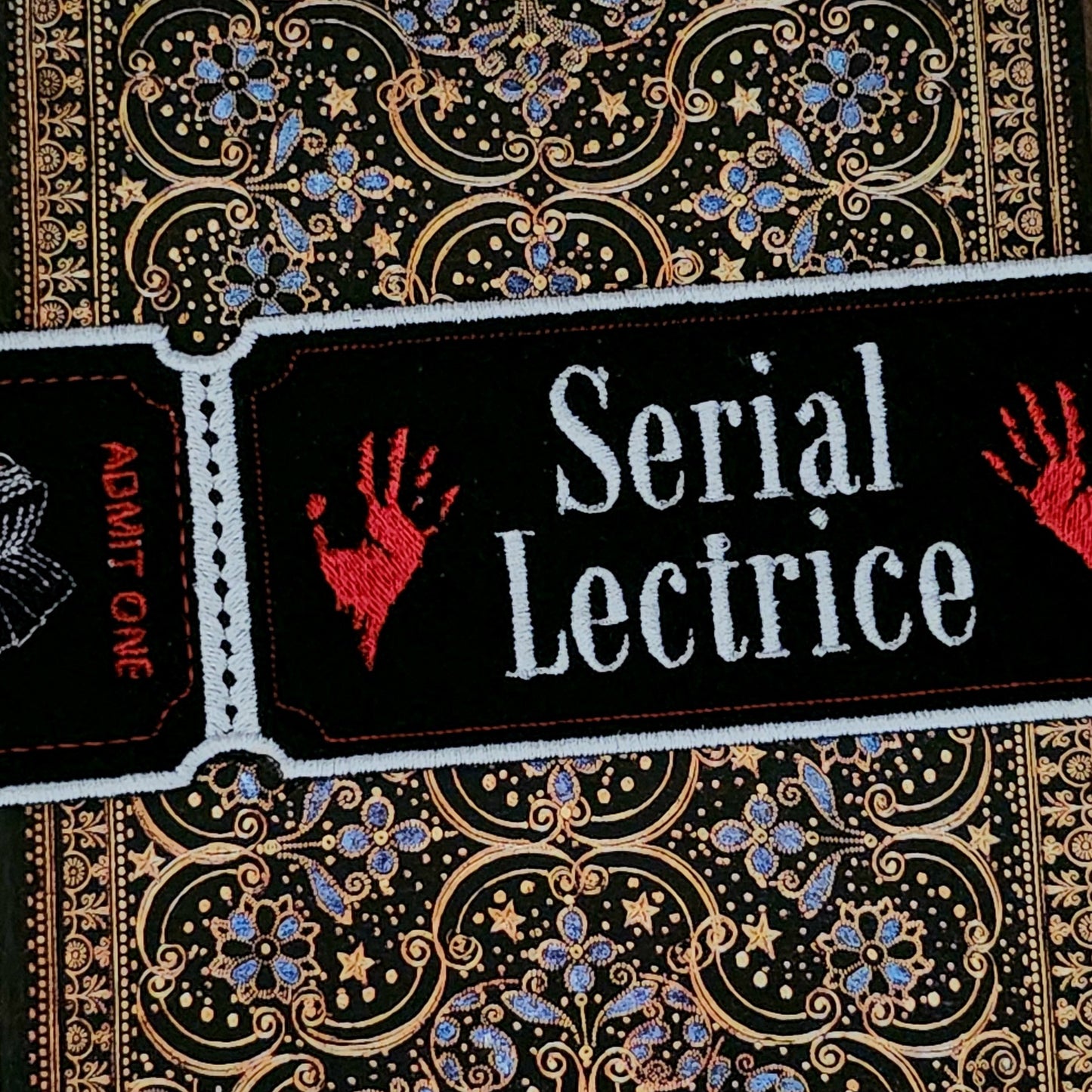 Marque-pages brodé « Serial Lectrice Ticket »