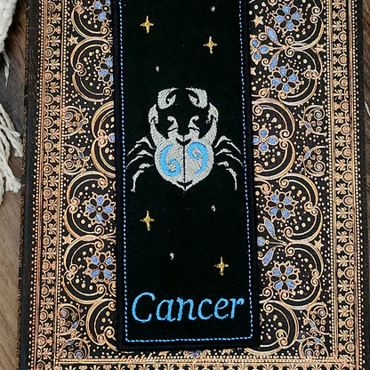 Marque-pages brodé « Cancer »