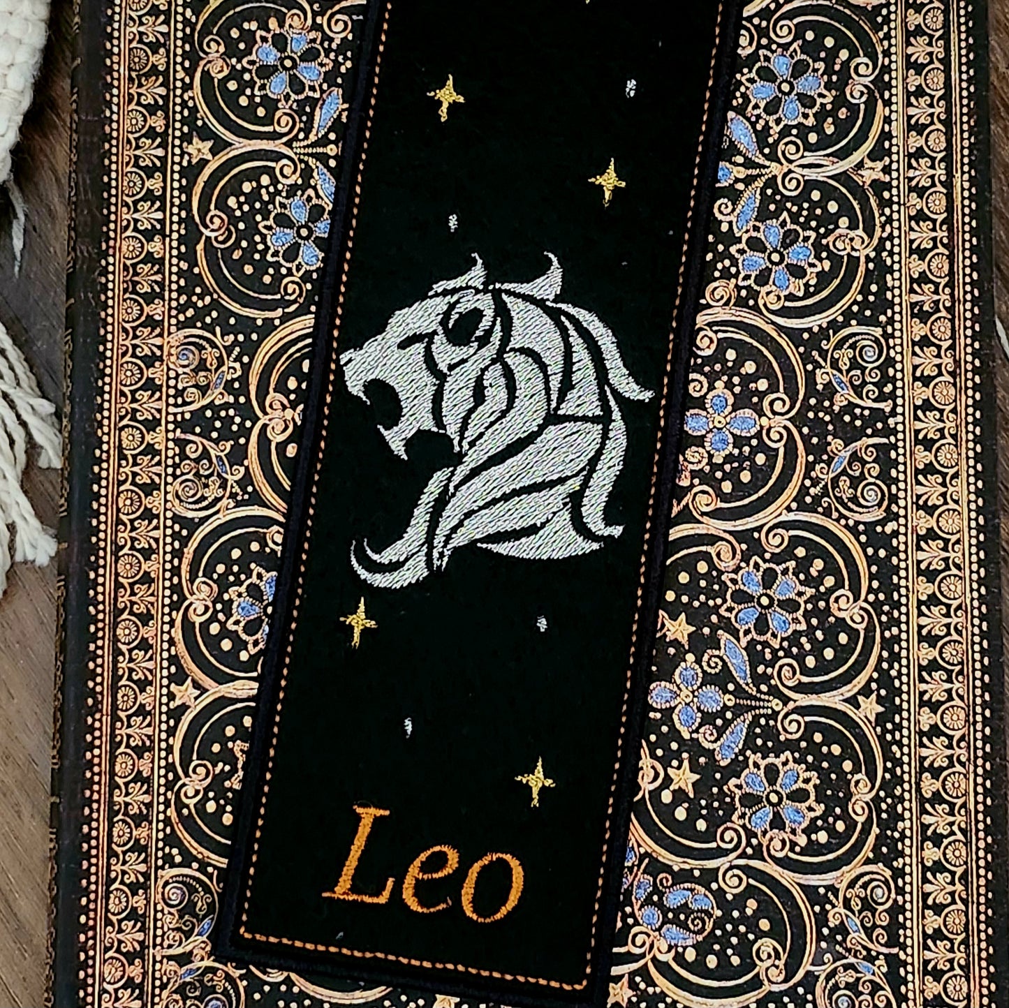 Marque-pages brodé « Lion »