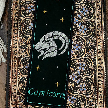 Marque-pages brodé « Capricorne »