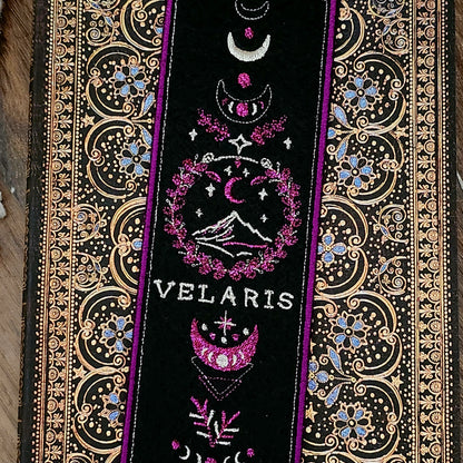 Marque-pages brodé « Velaris »