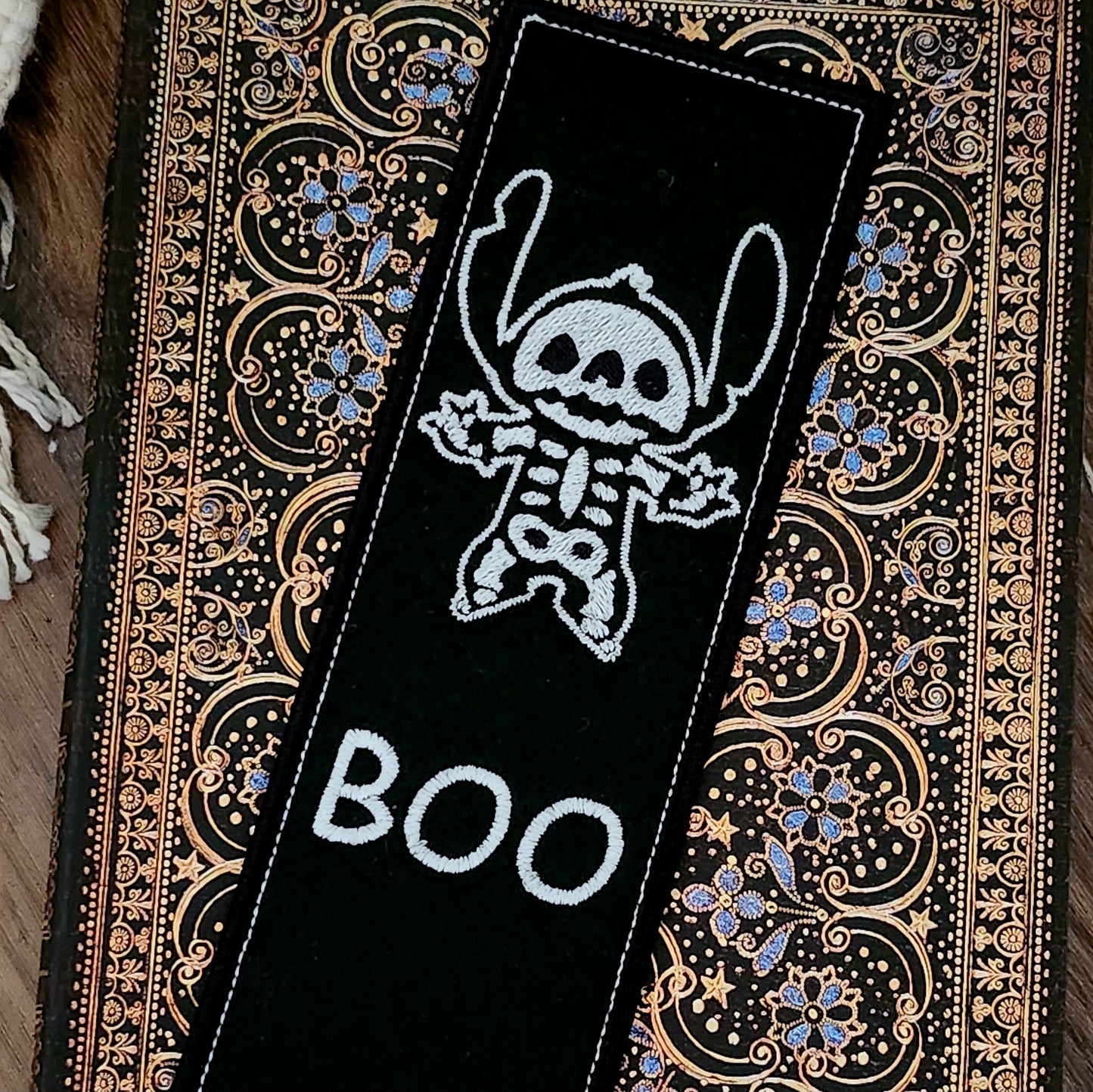 Marque-pages brodé « Stitch Halloween »