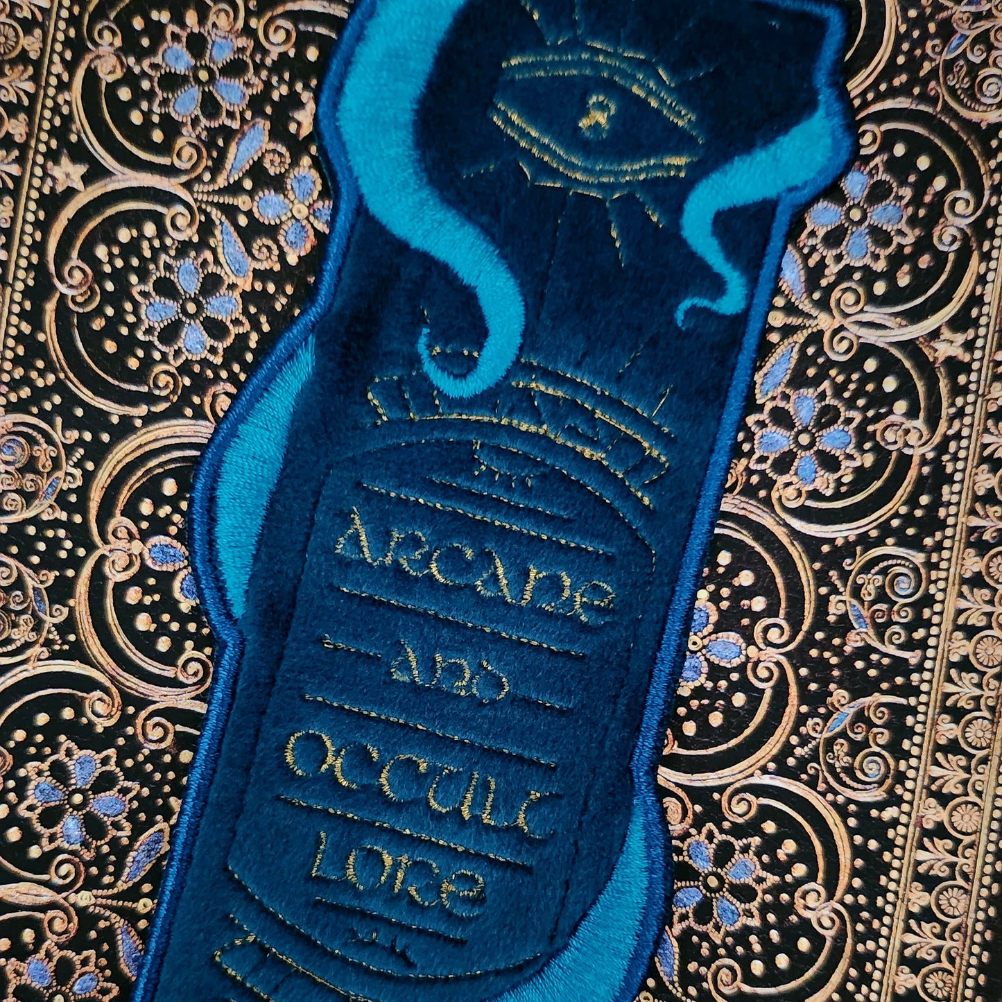 Marque-pages brodé «Les abysses inquiétants »