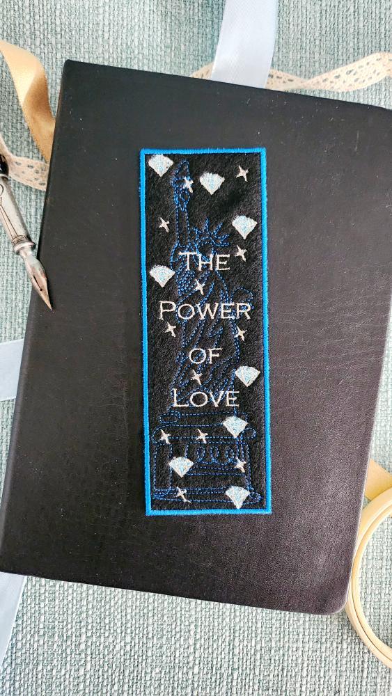 Marque-page brodé  « Power of love Tome 1  » de Raquel Hab