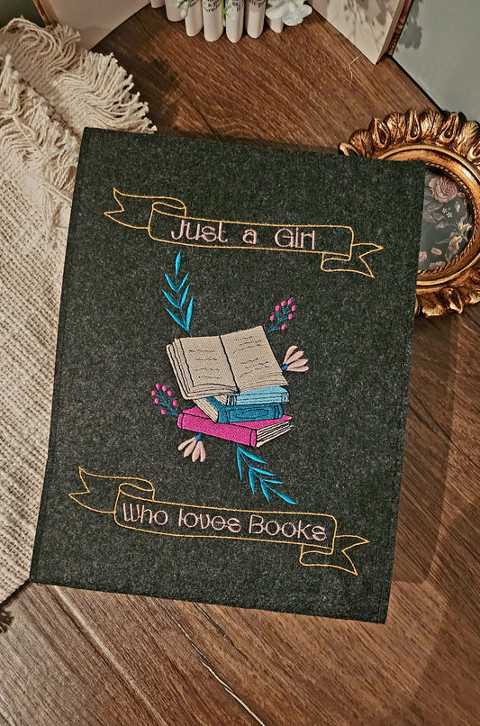 Housse brodée « Just a girl  »