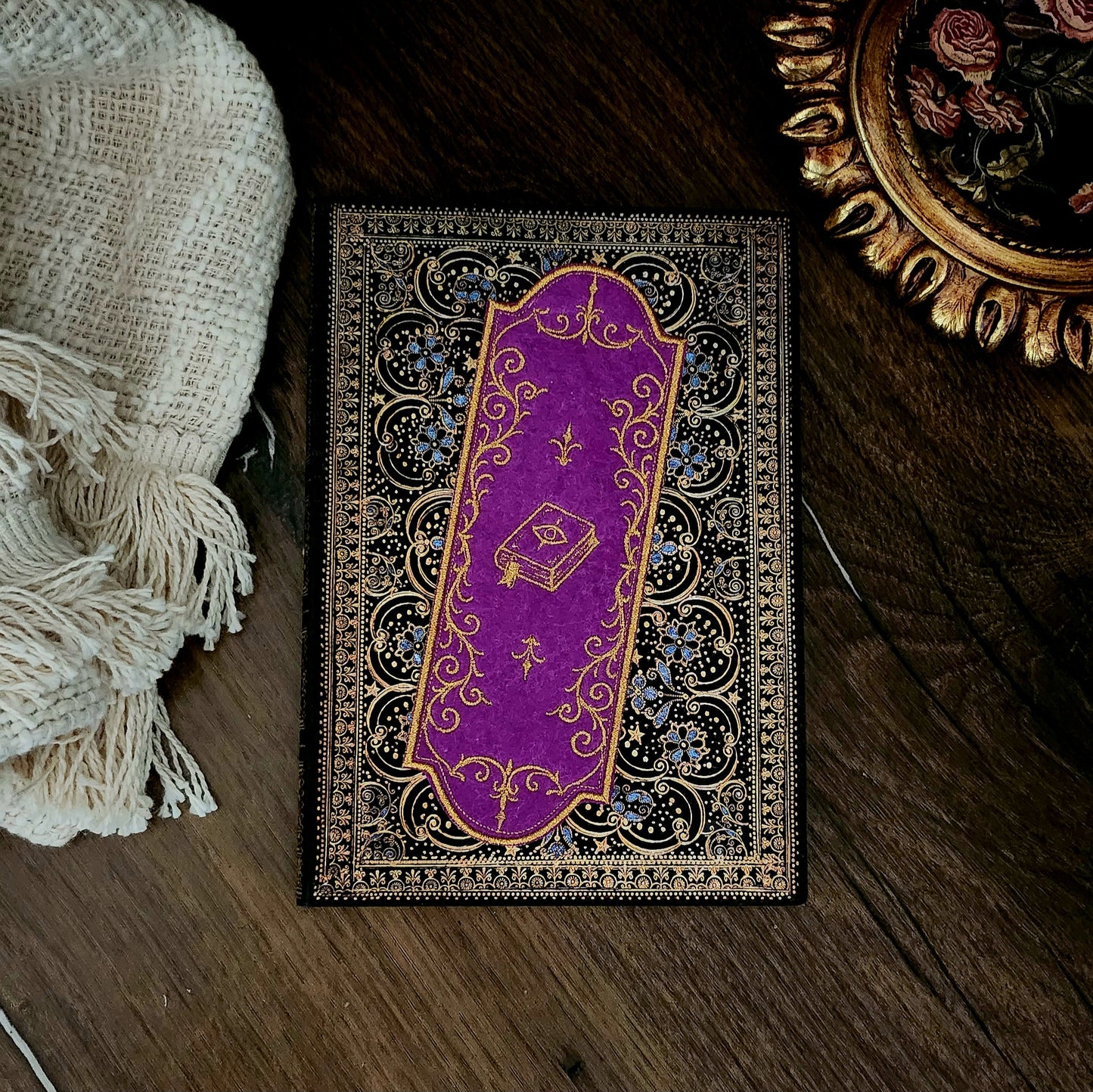 Marque-page brodé  « Les grimoires de l'imaginaire »