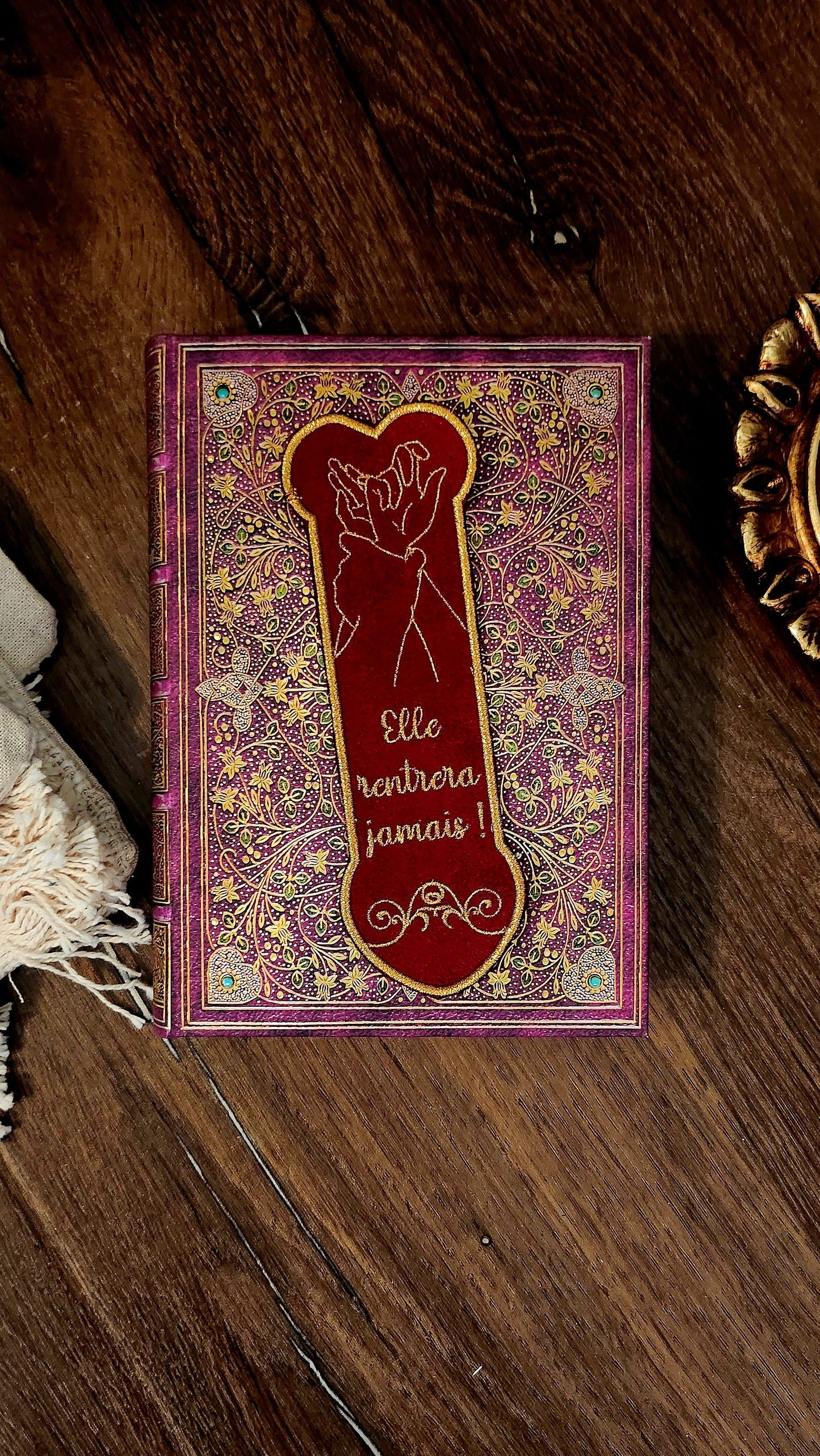Marque-page brodé  « Jamais dire jamais ! »