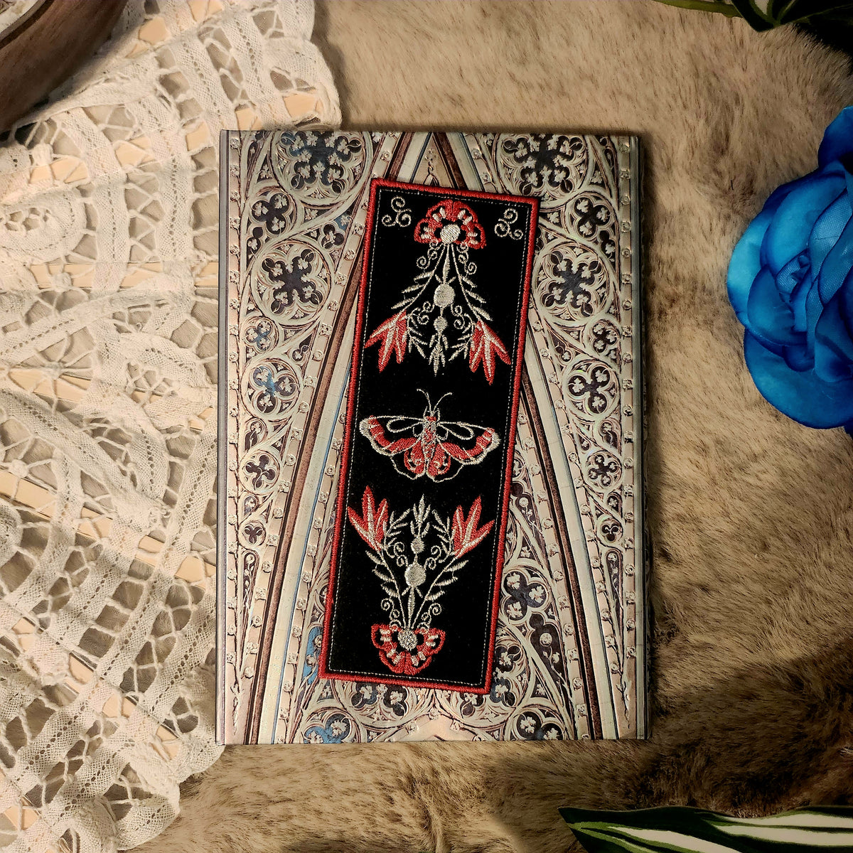 Marque-pages brodé « Red Papilio »
