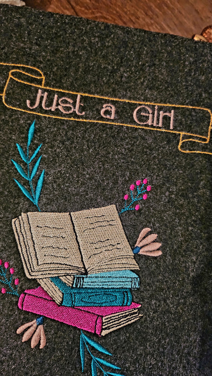 Housse brodée « Just a girl  »