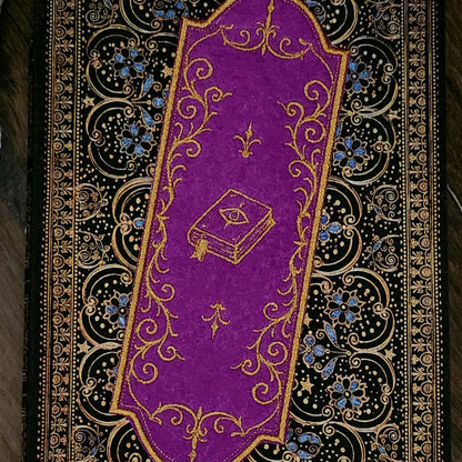 Marque-page brodé  « Les grimoires de l'imaginaire »