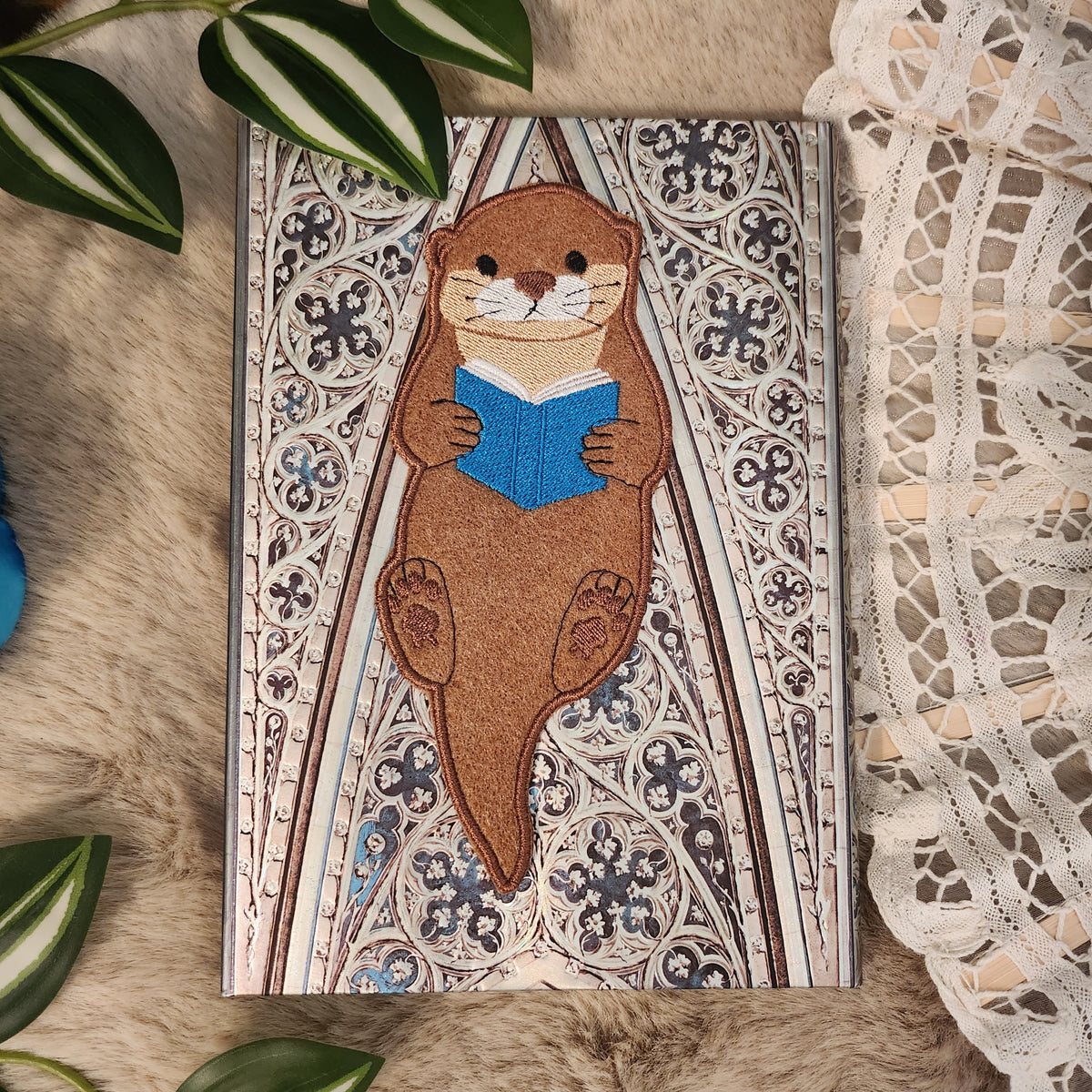Marque-pages brodé " Loutre "